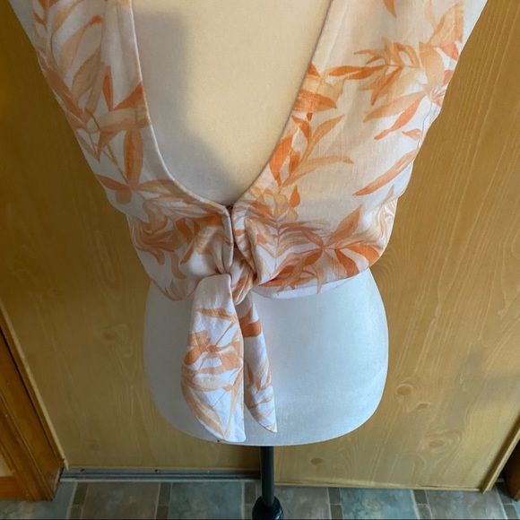 Abercrombie & Fitch • Cropped Tie-Front Linen-Blend Top in White Floral - Picture 4 of 10